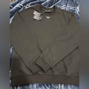 BNWT men’s Prada sweater